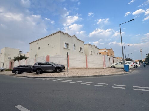 للبيع فيلا مؤجره في الخور 