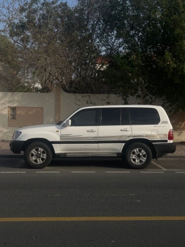 Land Cruiser 100 series 2000 model