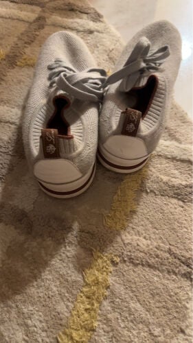 حذاء / جوتي لوروبيانا