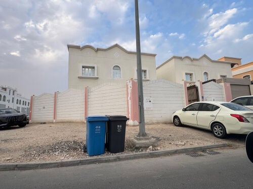للبيع في الخور مؤجر 