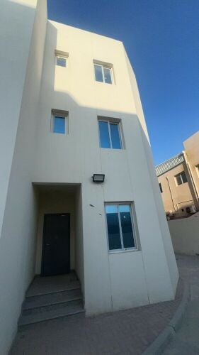 للايجار ستور وسكن كبير