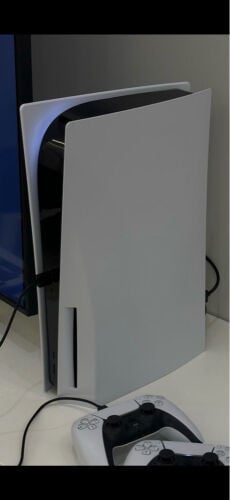 للبيع سوني ٥ و شاشة قيمنق 