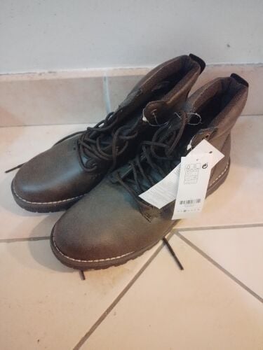 Men shoe Size (Euro 42, US 8)