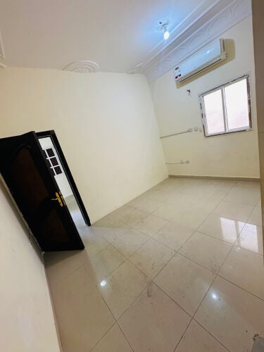 شقة نظيفه جداً موقع ممتاز