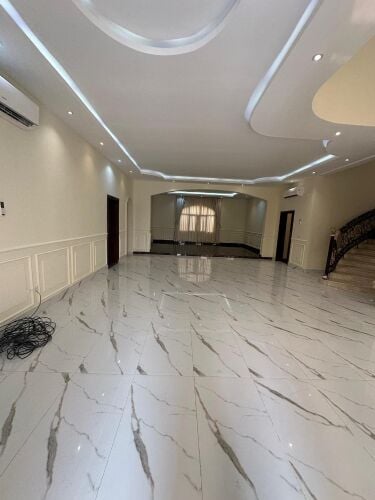 للايجار فيلا كبيرة بروضة الحمامة