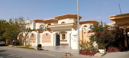 للايجار فيلا بالدفنة حي السفارات