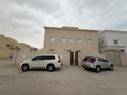 للايجار فيلا بمريخ على الاسكان