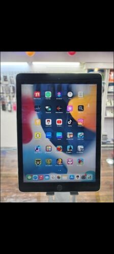 IPAD AIR 2  WITH GAMES IOS 15.4