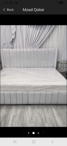 يتوفر سرير بحجم كينج جديد وسرير ب