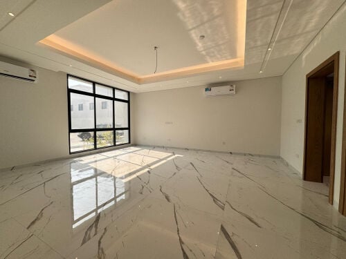 للايجار فيلا بالعزيزية داخل مجمع 