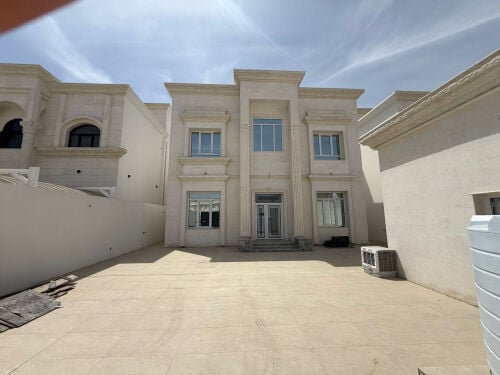 للبيع فيلا ٦٤٥م بازغوى
