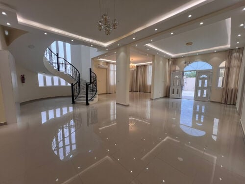 للايجار فيلا بروضة الحمامة راقية 