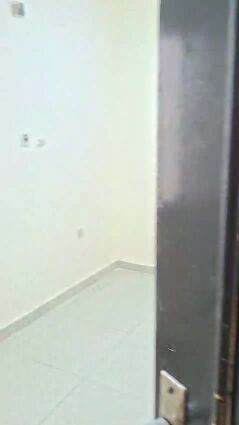 شقة مع حوش ومجلس خارجي مع حمام