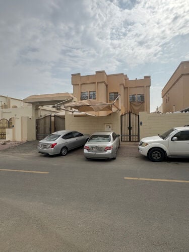 للبيع فيلا في الناصرية مؤجره 