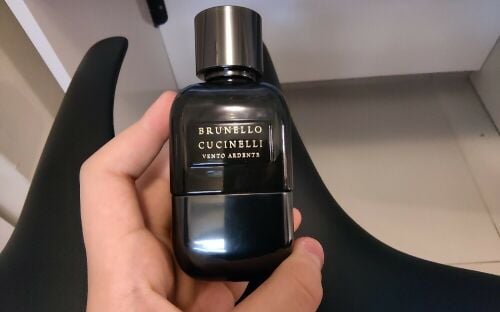 عطر عود مميز من ماركة عالمية