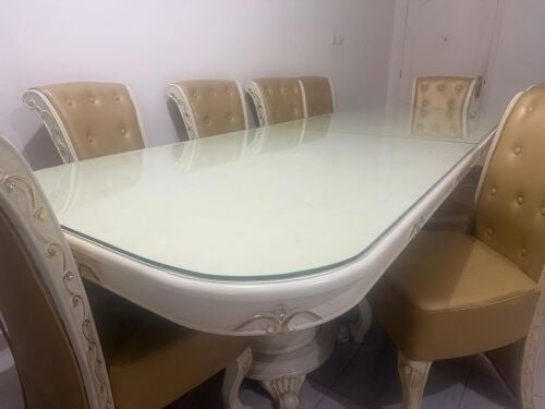 طاولة طعام للبيع