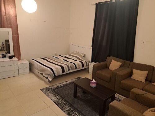 ستوديو مفروش ب 2500 بالدفنة