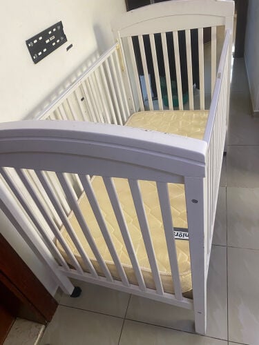 للبيع سرير اطفال