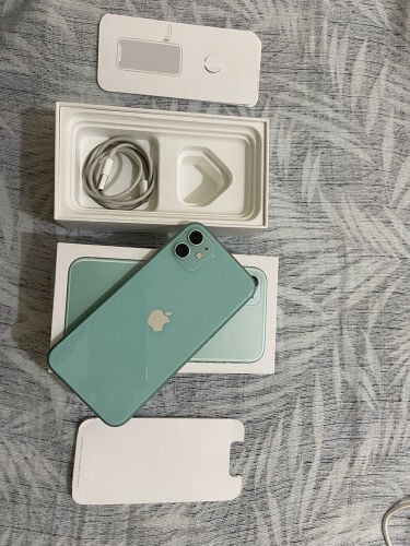 iphone 11 scratchless with box