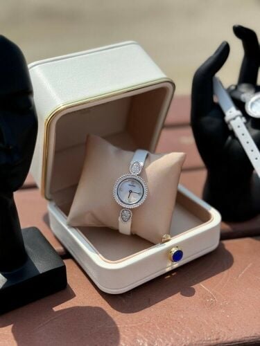 بوكس الملكة البيضاء ساعة سيربان