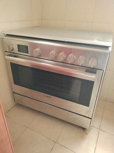 موقد غاز بفرن 5شعلة (ماركة بوش)