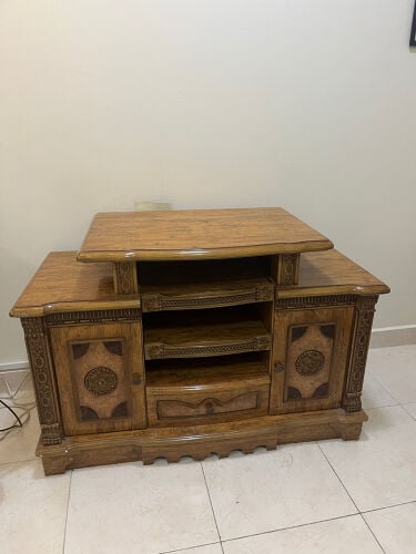 URGENT-STRONG WOODEN TV STAND