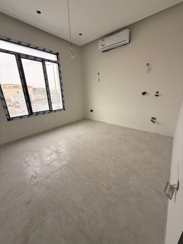 للإيجار فيلا جديدة بالمشاف 