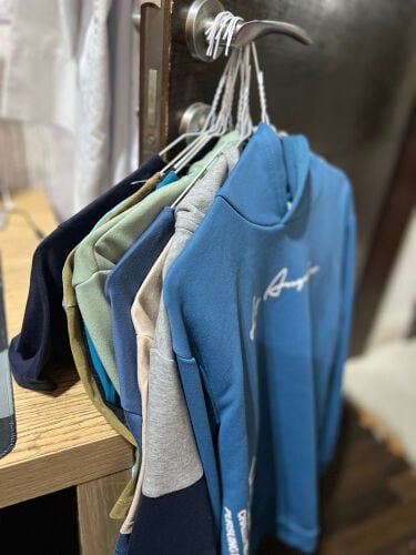 10+ Shirts and hoodies