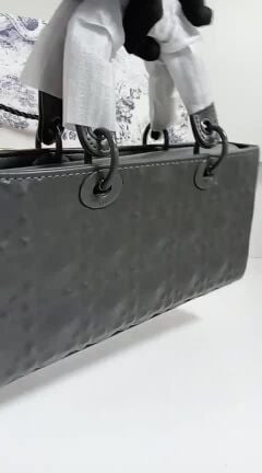 شنط ماركه ديور
