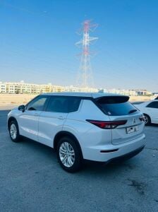 Mitsubishi Outlander SUV 2500CC
