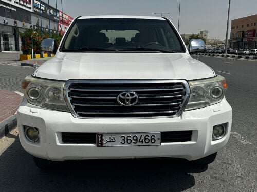 Family used 2014 Land Cruiser v8