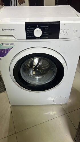 غسالة ملابس في حالة ممتازة 