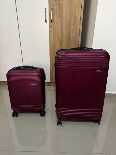 2 suitcases 