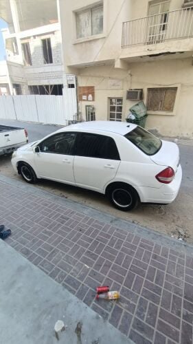NISSAN TIIDA