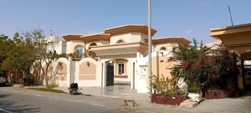 للايجار فيلا بالدفنة حي السفارات