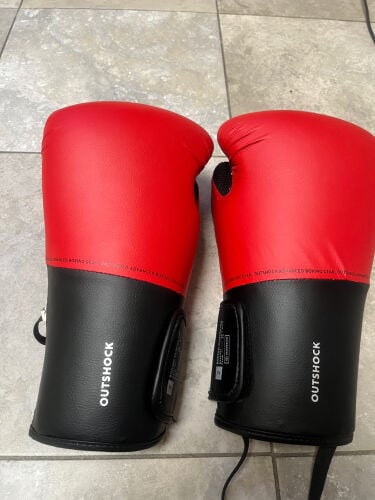 OUTSHOCK 14oz boxing gloves