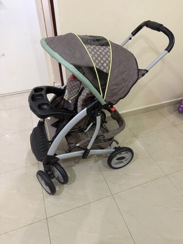 عربة اطفال 