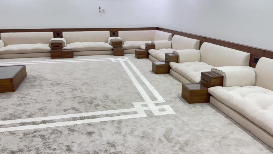 Sofa majlis Dahar Arde certain rola