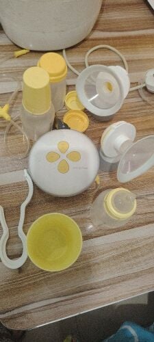 Double breast pump