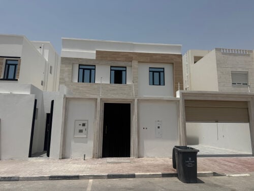 للبيع فيلا مودرن بمدينه خليفه