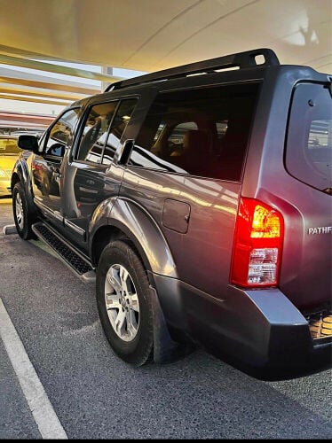 Nissan pathfinder  full option