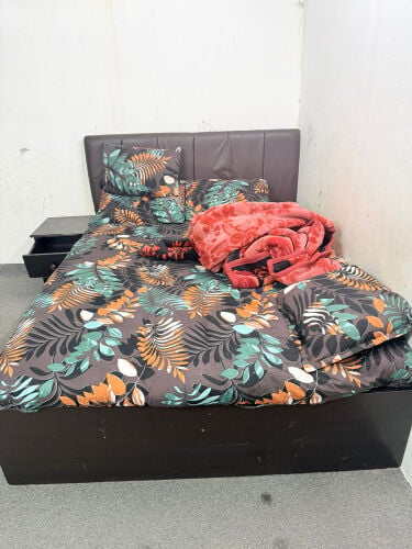 bed and metress