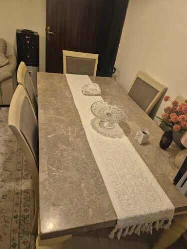 Dining table +5 chairs