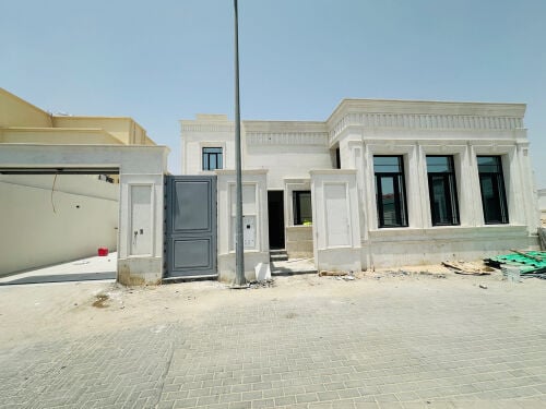 فيلا بالدحيل تشطيب راقي موقع مميز