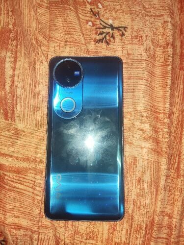 vivo v50 5g 12gb 512gb good condition only mobile no box no charger