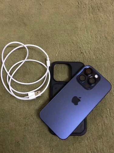 iPhone 15 pro 256 GB battery 87
