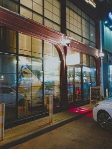 مطعم مجهز بالكامل للبيع