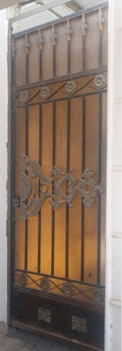 باب حديد