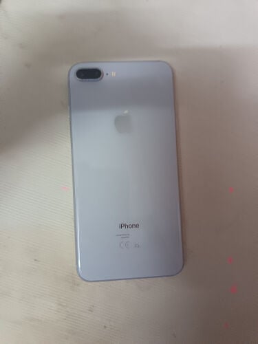 آيفون 8 بلس