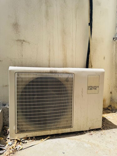 Mitsubishi ac 2 ton well maintained